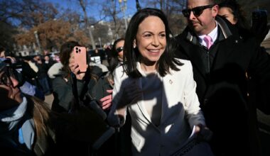 Venezuela, USA og Venezuela | Machado vil ikke si om hun ga fredpris-medaljen til Trump