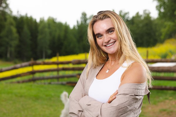 Farmen, sesong 18. På TV 2 og TV 2 Play høsten 2022.

Deltaker Hanne Mathea Friis.

Bildet kan kun brukes av media i forbindelse med omtale av TV 2 eller TV 2s programmer. 

Foto: Anton Soggiu/Strix Televisjon/TV 2