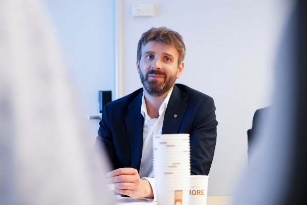 Oslo 20250731.
Helseminister Jan Christian Vestre (Ap) besøker Rikshospitalet og Nevrokirurgisk avdeling.
Foto: Ole Berg-Rusten / NTB