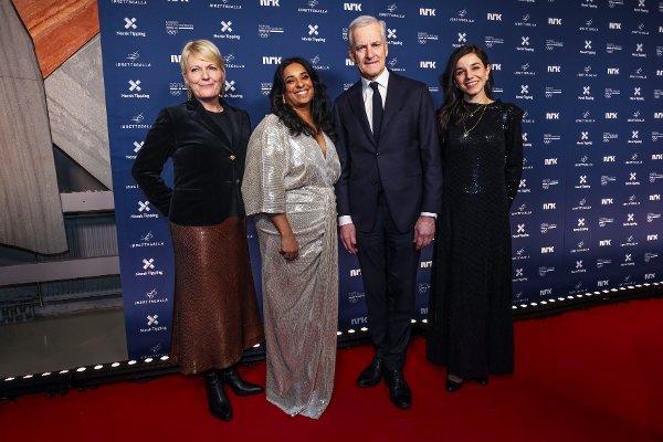 Hamar 20260110. 
Kringkastingssjef Vibeke Fürst Haugen, kultur- og likestillingsminister Lubna Jaffery (Ap), statsminister Jonas Gahr Støre (Ap) og idrettspresident Zaineb Al-Samarai på rød løper før Idrettsgallaen i Hamar OL-amfi lørdag kveld.
Foto: Geir Olsen / NTB