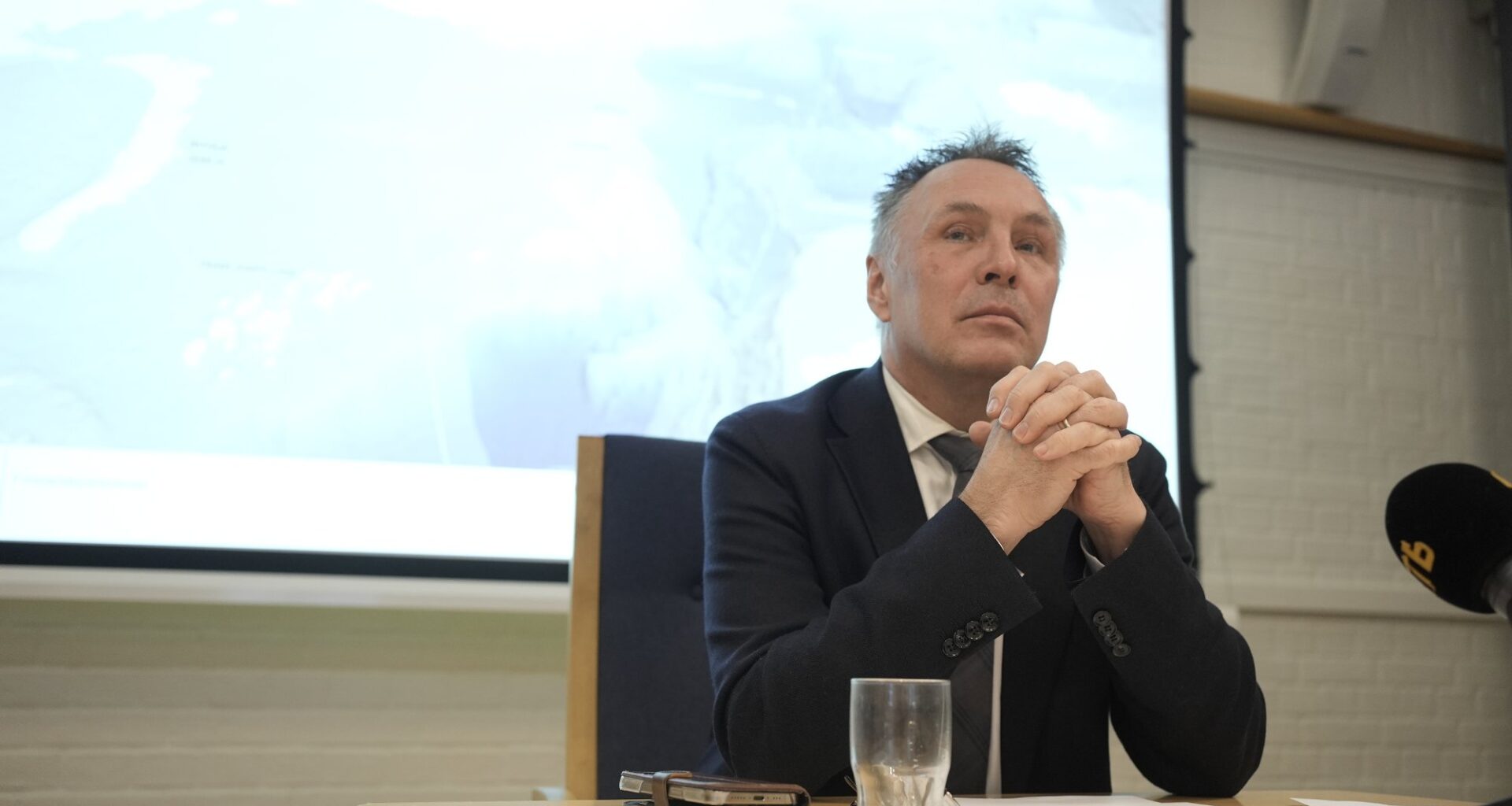 Grønland, Tore Sandvik | Forsvarsministeren: Norge sender to personer til Grønland