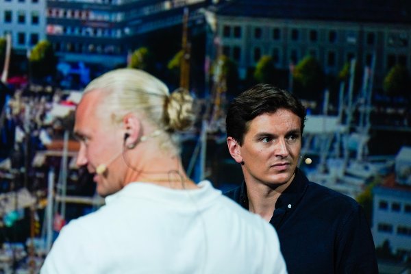 Arendal 20250814. 
Unge Høyres leder Ola Svenneby og FpUs leder Simen Velle  under ungdomspartilederdebatten under Arendalsuka.
Foto: Ole Berg-Rusten / NTB