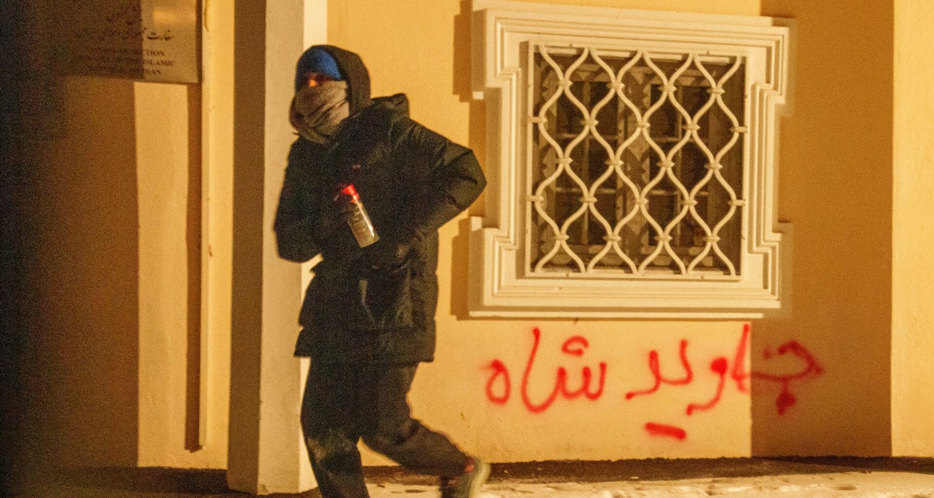 Krim, Frogner | Tok seg inn på am­bas­sa­de: – Tag­ging og til­sø­ling