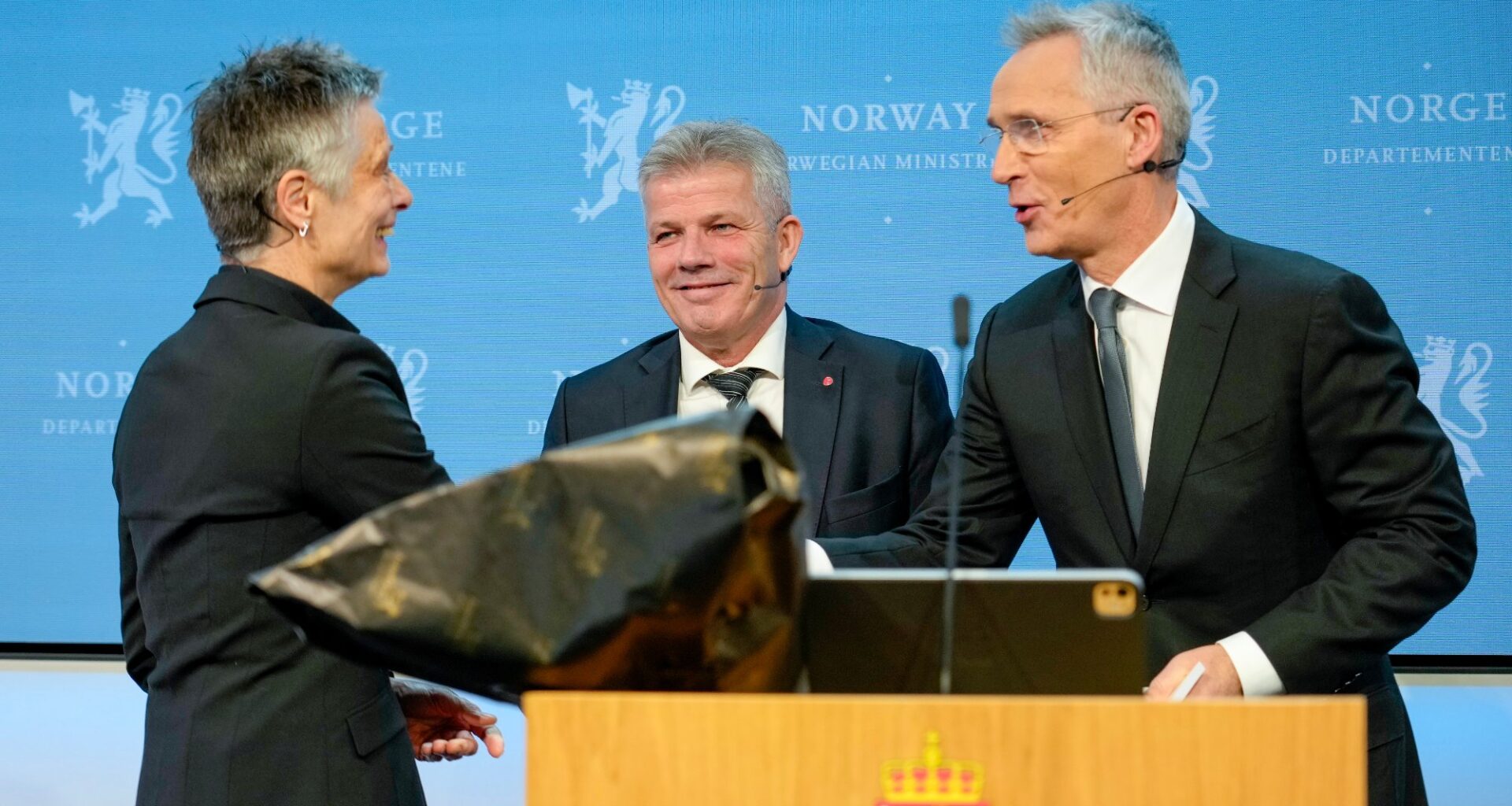 Politikk, Kommunekommisjonen | Stoltenberg advarer om diskusjon om kommunereform