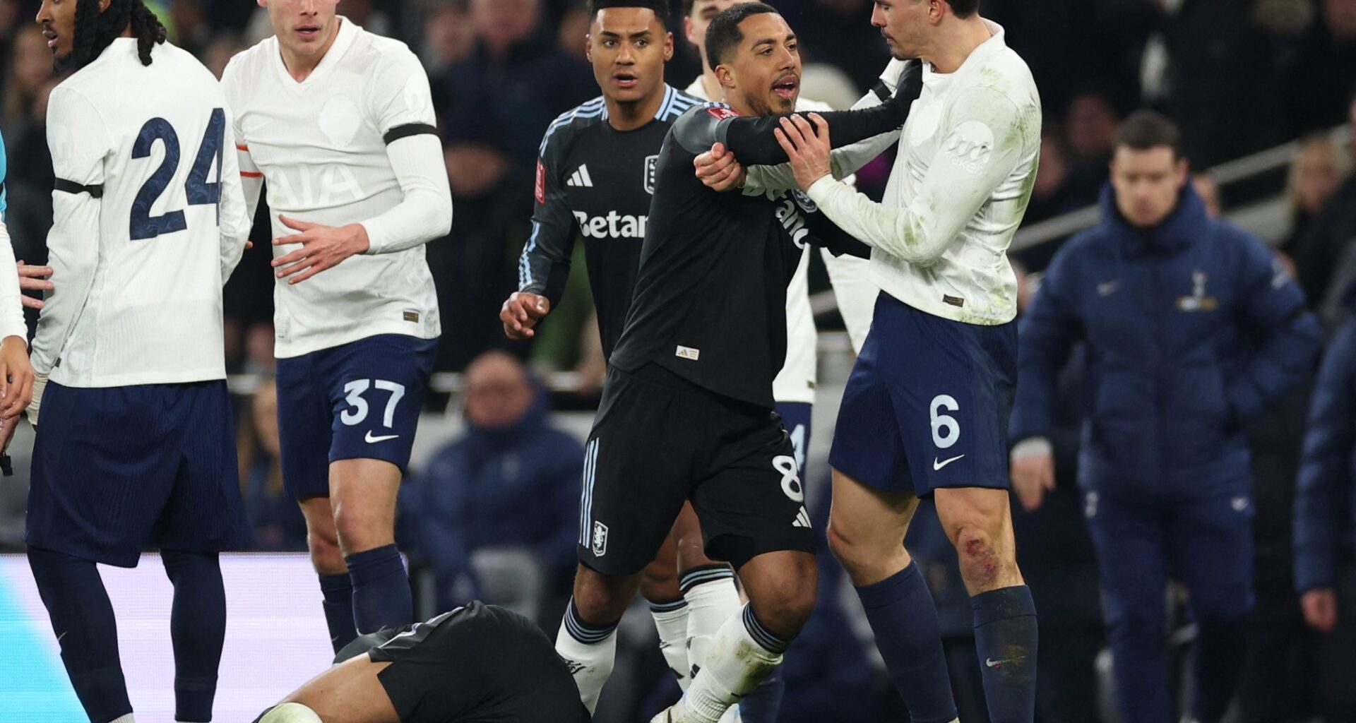 Aston Villa, Tottenham | Fullt kaos etter Aston Villa slo Tottenham i FA cupen