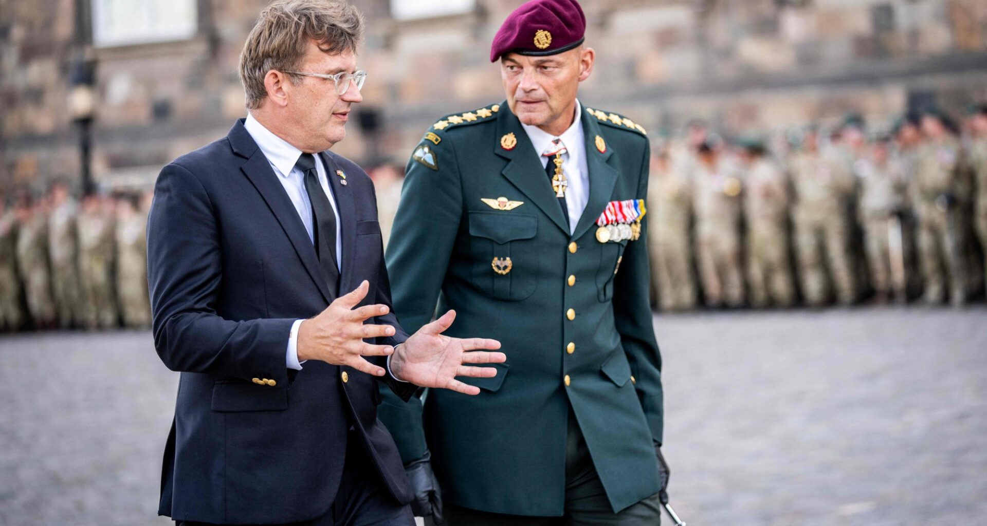 Utenriks, Grønland | Dansk forsvarsminister med klar beskjed: – Blir man angrepet, skal man forsvare Kongeriket