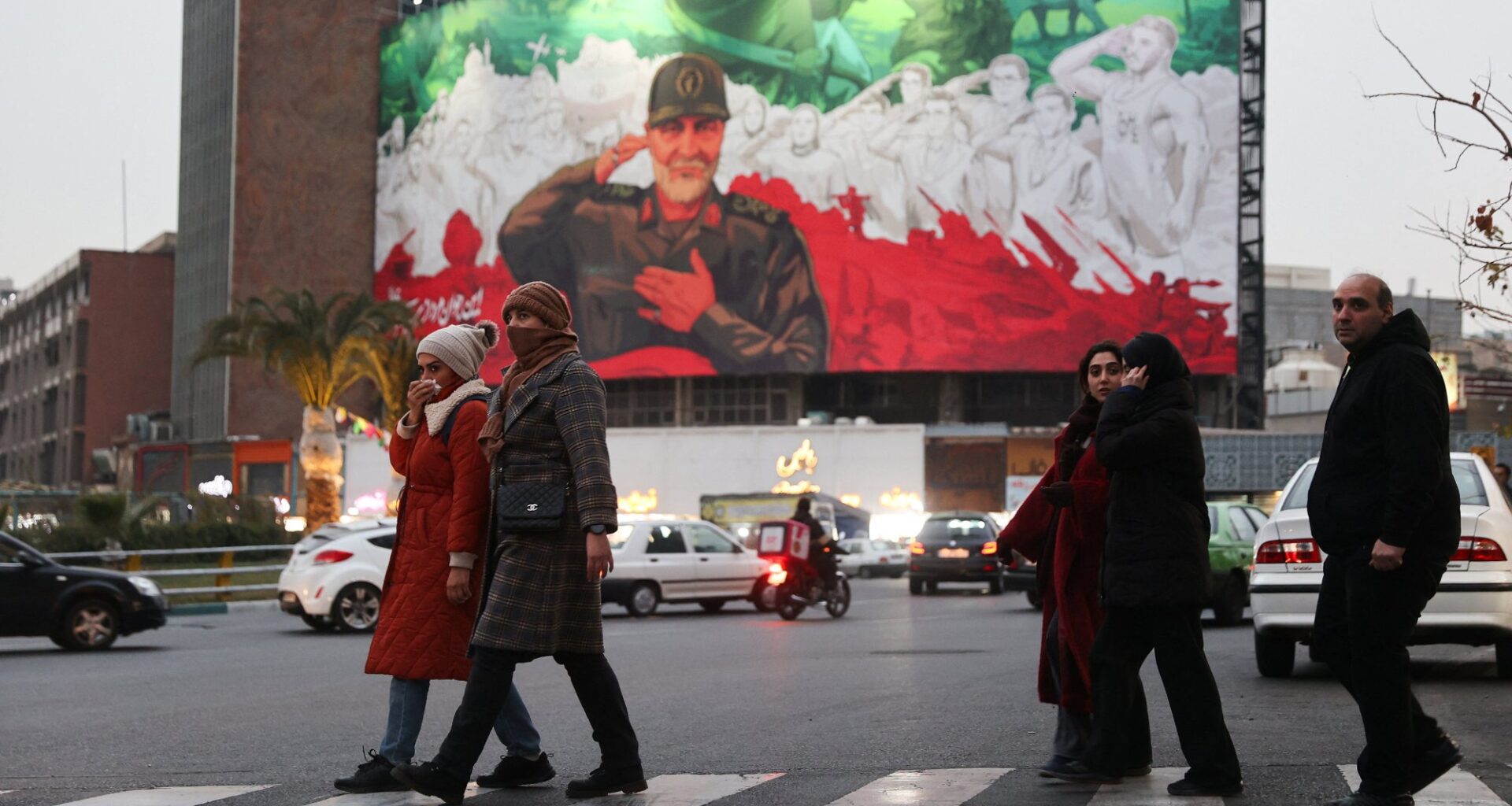 Iran, Ayatollah Khamenei | Iransk nyhetsbyrå: Medlem av iransk milits drept under demonstrasjon