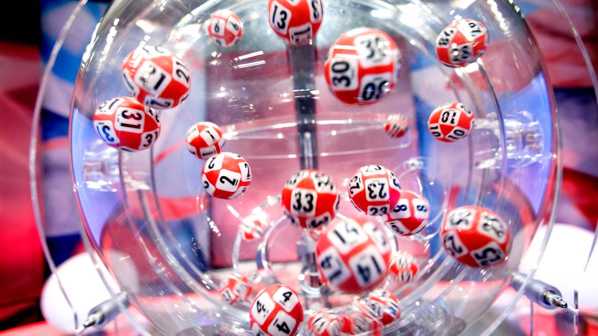 En gruppe røde og hvite kuler