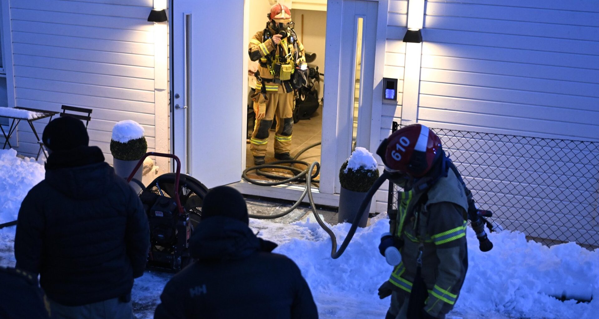 Brann, Nyhet | Fem personer evakuert fra bolig: – Skal ha brent i stuen