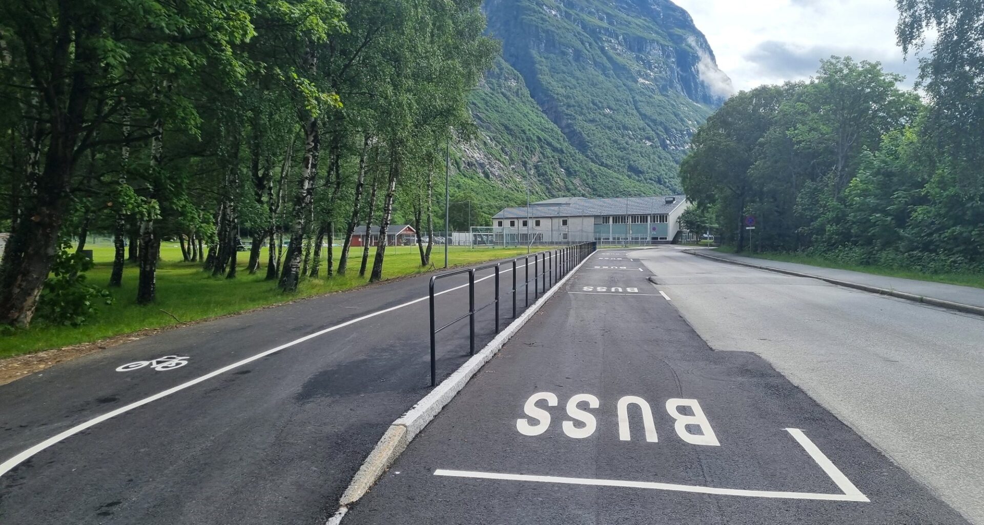 Forbereder seg på uvær og innstiller all skoleskyss mandag: - Opp til foresatte å vurdere situasjonen - Aura Avis
