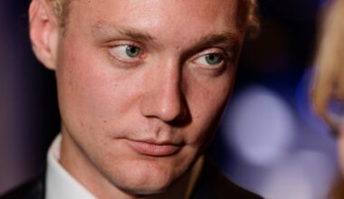 Simen Velle, Politikk | Simen Velle (25) tjener 1,2 millioner: – Fikk flere tilbud verdt langt mer