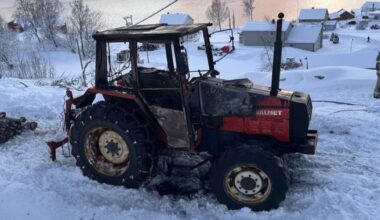 Meløy, Brann | Brann i traktor: – Tar avhør av eier