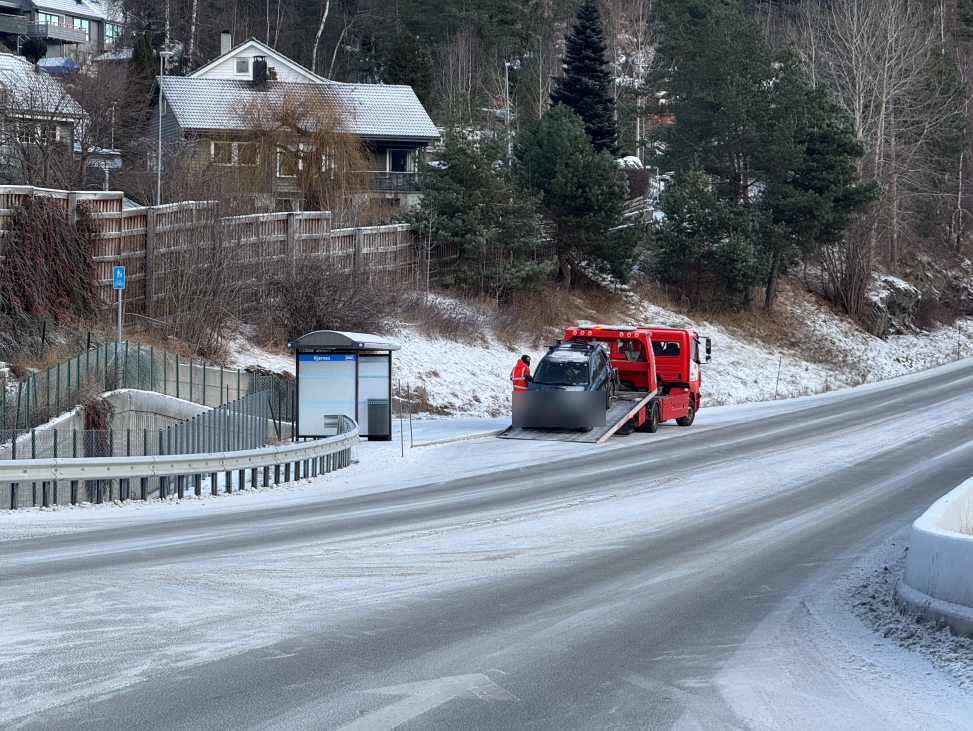 Sogndal, Politi | Bil snurra rundt og hamna i grøfta
