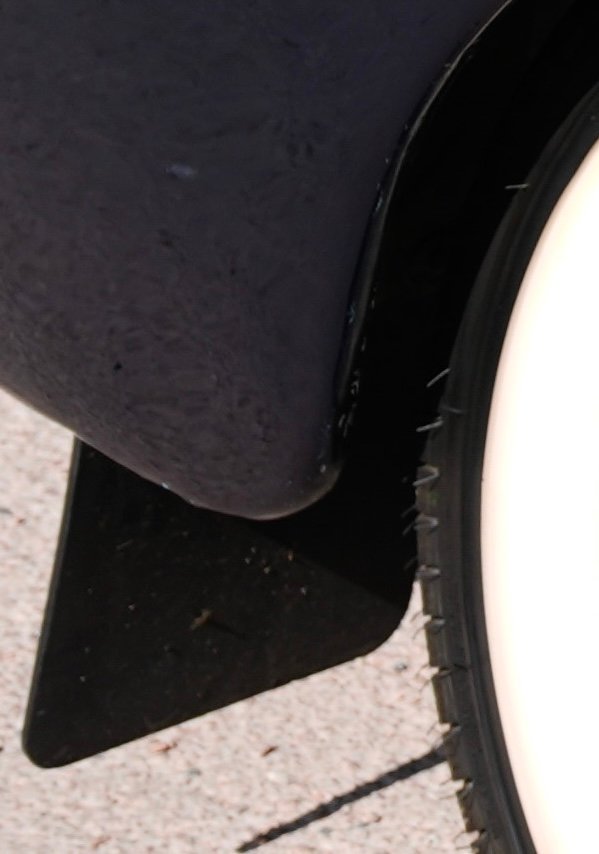 Oslo 20250508.
Kong Harald og kronprins Haakon kjører med A1 tur/retur Slottet- Nasjonalmonumentet, i anledning 80 år siden frigjøringen torsdag.
Foto: Lise Åserud / NTB