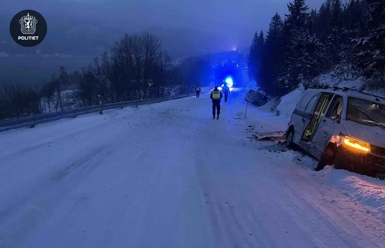 Trafikk, Snø | Meldingene hagler: – Trafikkuhell over hele distriktet