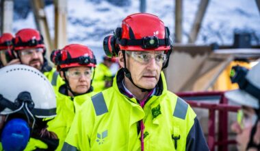 Statsminister Jonas Gahr Støre (Ap) besøker Equinors anlegg på Melkøya utenfor Hammerfest.