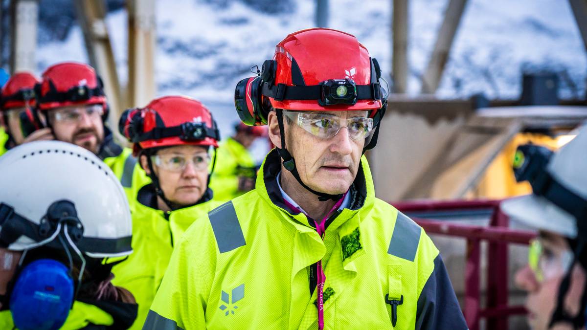 Statsminister Jonas Gahr Støre (Ap) besøker Equinors anlegg på Melkøya utenfor Hammerfest.