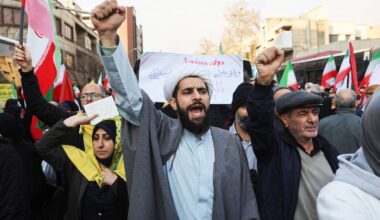 Trump innfører toll på 25 prosent for alle som handler med Iran – NRK Urix – Utenriksnyheter og -dokumentarer