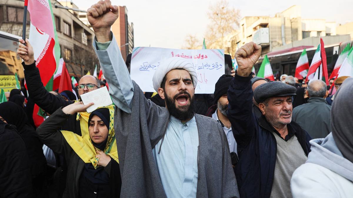 Trump innfører toll på 25 prosent for alle som handler med Iran – NRK Urix – Utenriksnyheter og -dokumentarer