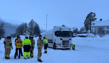 Nyheter, Kvikne | 30-40 personer ble evakuert. Nå er riksveg 3 åpen for trafikk igjen - Arbeidets Rett