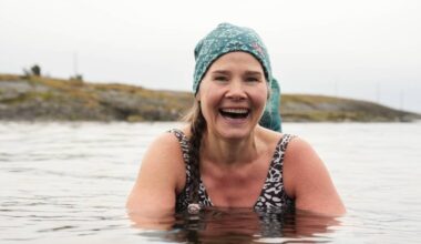 Jenny Midbjer fra Haugesund helårsbader i Kvalsvik.