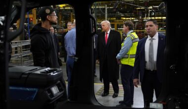 Trump viste fingeren til fabrikkarbeider