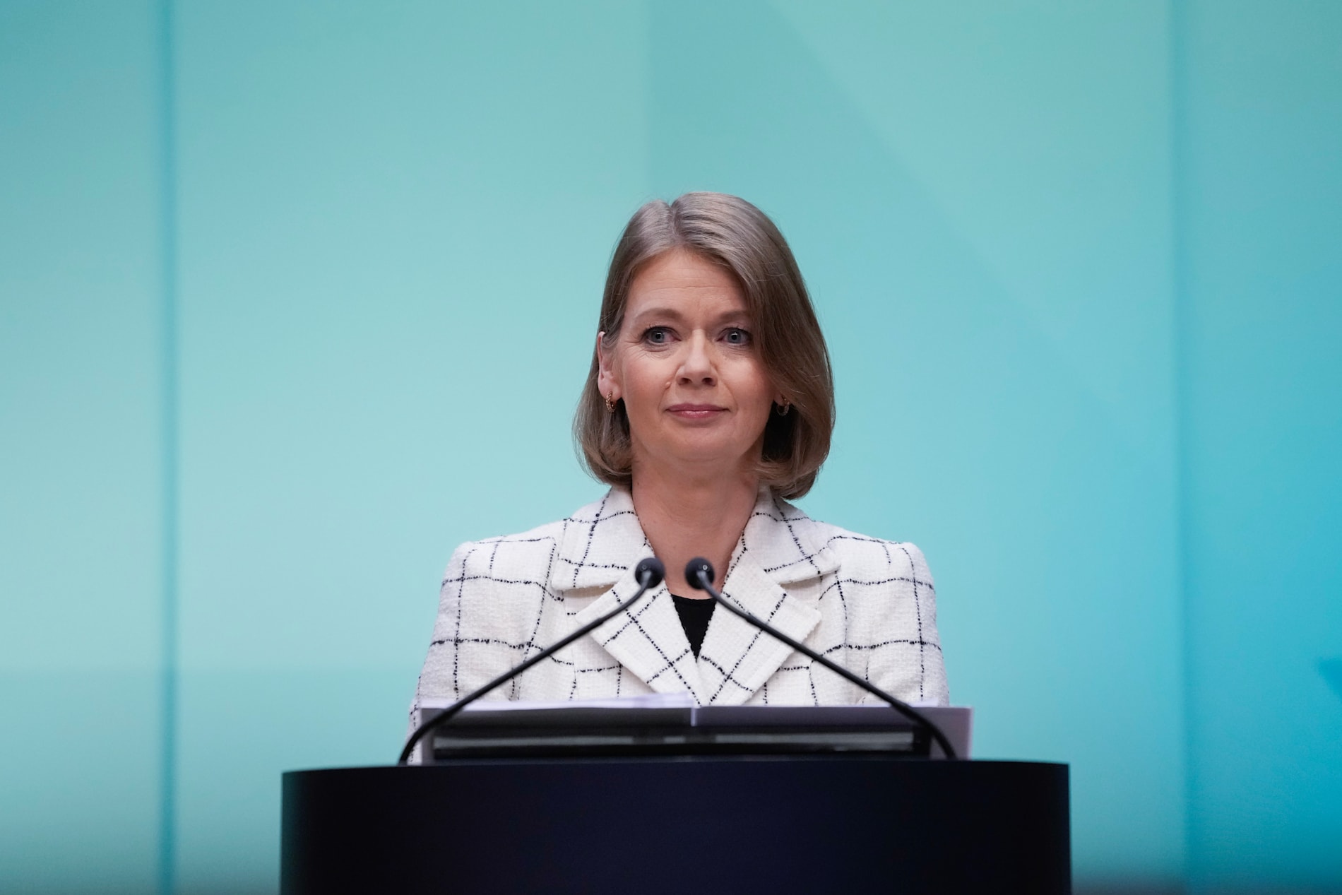 Sentralbanksjef Ida Wolden Bache får ris og ros for sin styring av pengepolitikken i fjor.