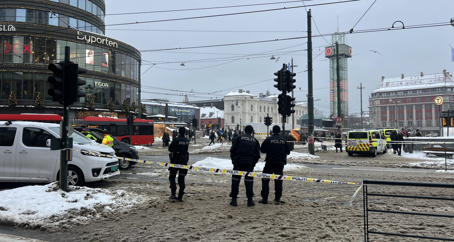 Full stans på Jernbanetorget: – Hund fikk støt
