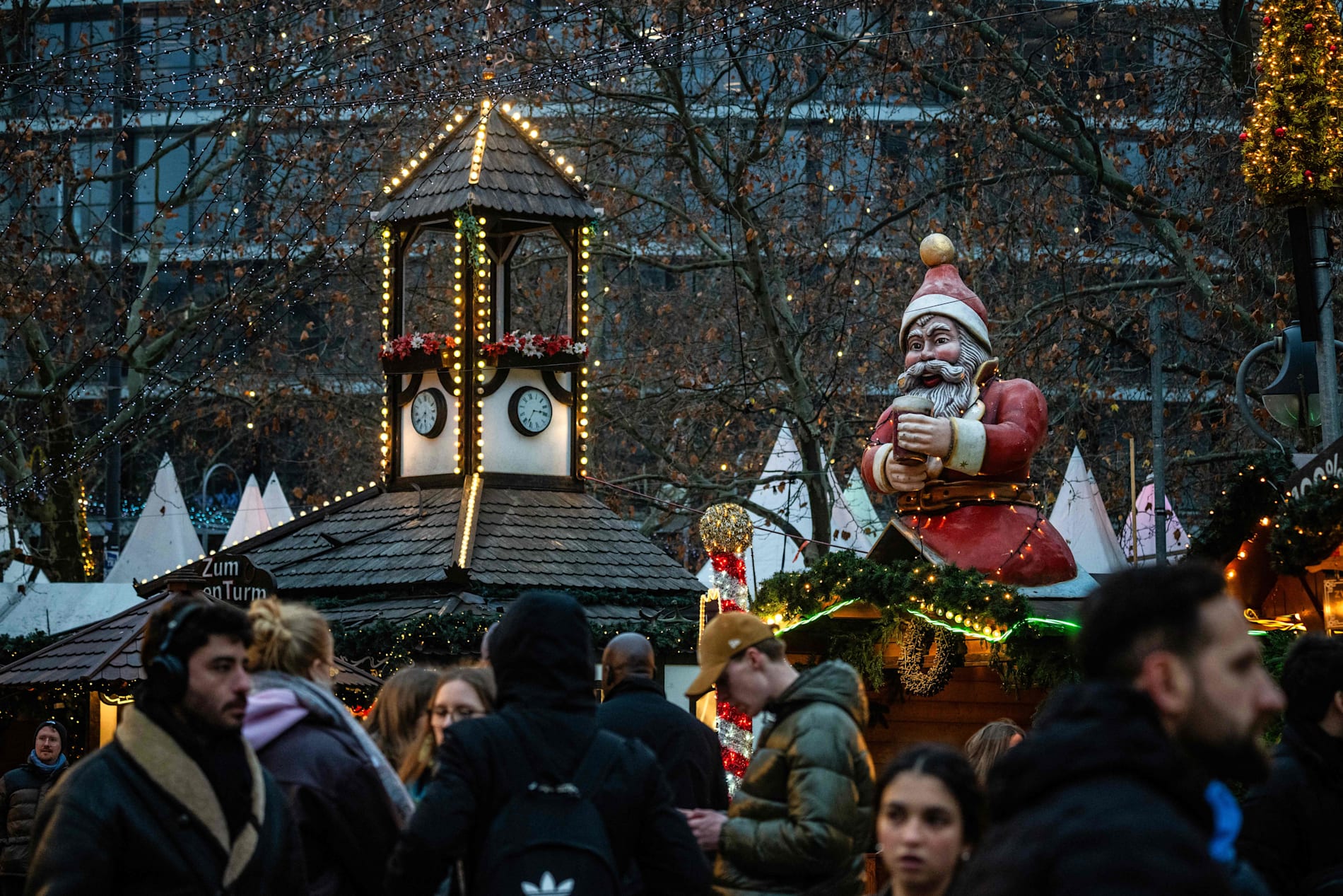 Julemarked på Breitscheidplatz i Berlin, Tyskland. Bildet er fra 22. desember i fjor. 