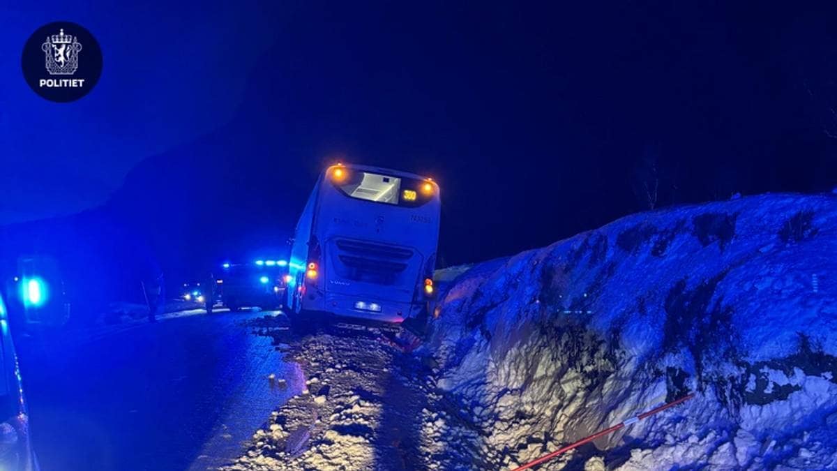 Skolebuss involvert i ulykke i Flakstad – NRK Nordland