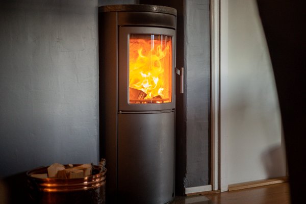 Oslo 20211225.
Kalde vinterdager og høye strømpriser. Flere får varme fra vedfyring.
Foto: Beate Oma Dahle / NTB