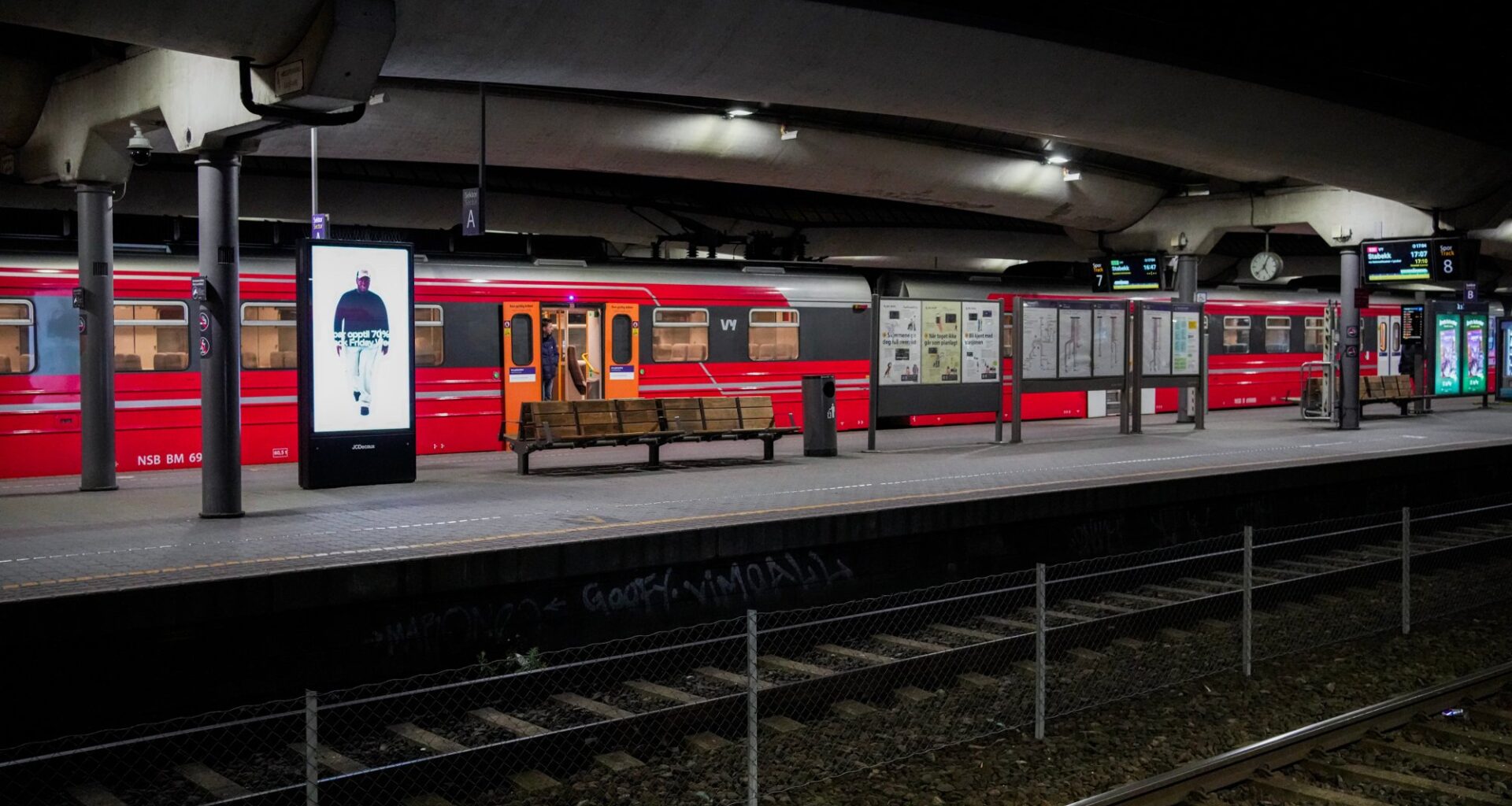 Togtrafikk, Oslo Sentralstasjon | Oslo S stenger for all togtrafikk i helgen