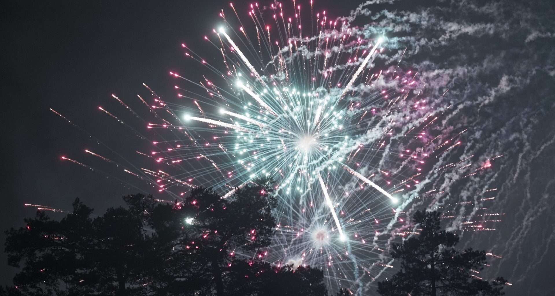 Nyheter, Nyttårsaften | Ti personer fikk øyeskader fra fyrverkeri – ber om forbud