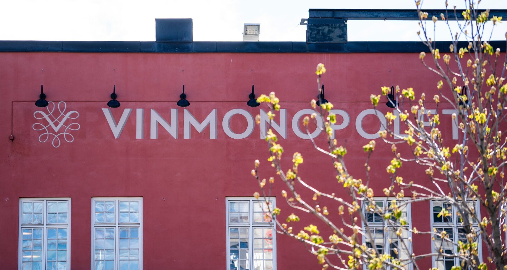 Vinmonopolet må kutte antall ansatte