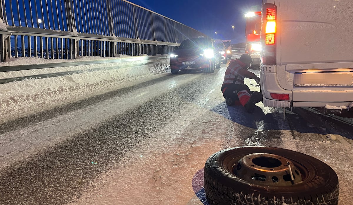 (+) Stoppet trafikken på brua: – Plutselig ramlet bare hjulet av - itromso.no