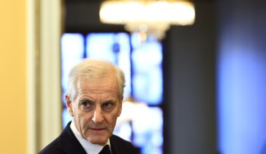 Statsminister Jonas Gahr Støre er i Paris i møte med «koalisjonen av de villige».