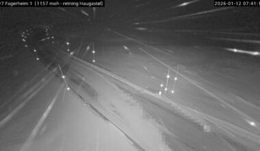 Kansellerte flyavganger og kolonnekjøring på Vestlandet på grunn av uværet