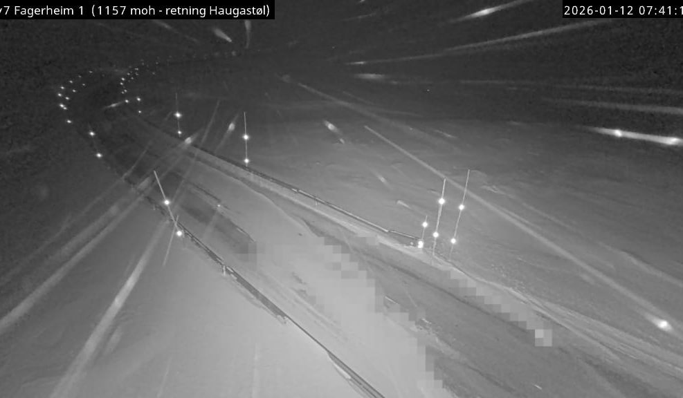 Kansellerte flyavganger og kolonnekjøring på Vestlandet på grunn av uværet