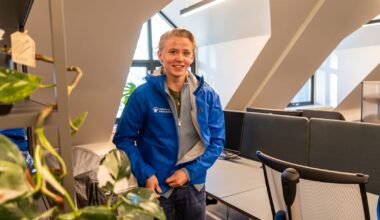 Sebastian (18) droppet ut av videregående – nå er han aktuell som daglig leder