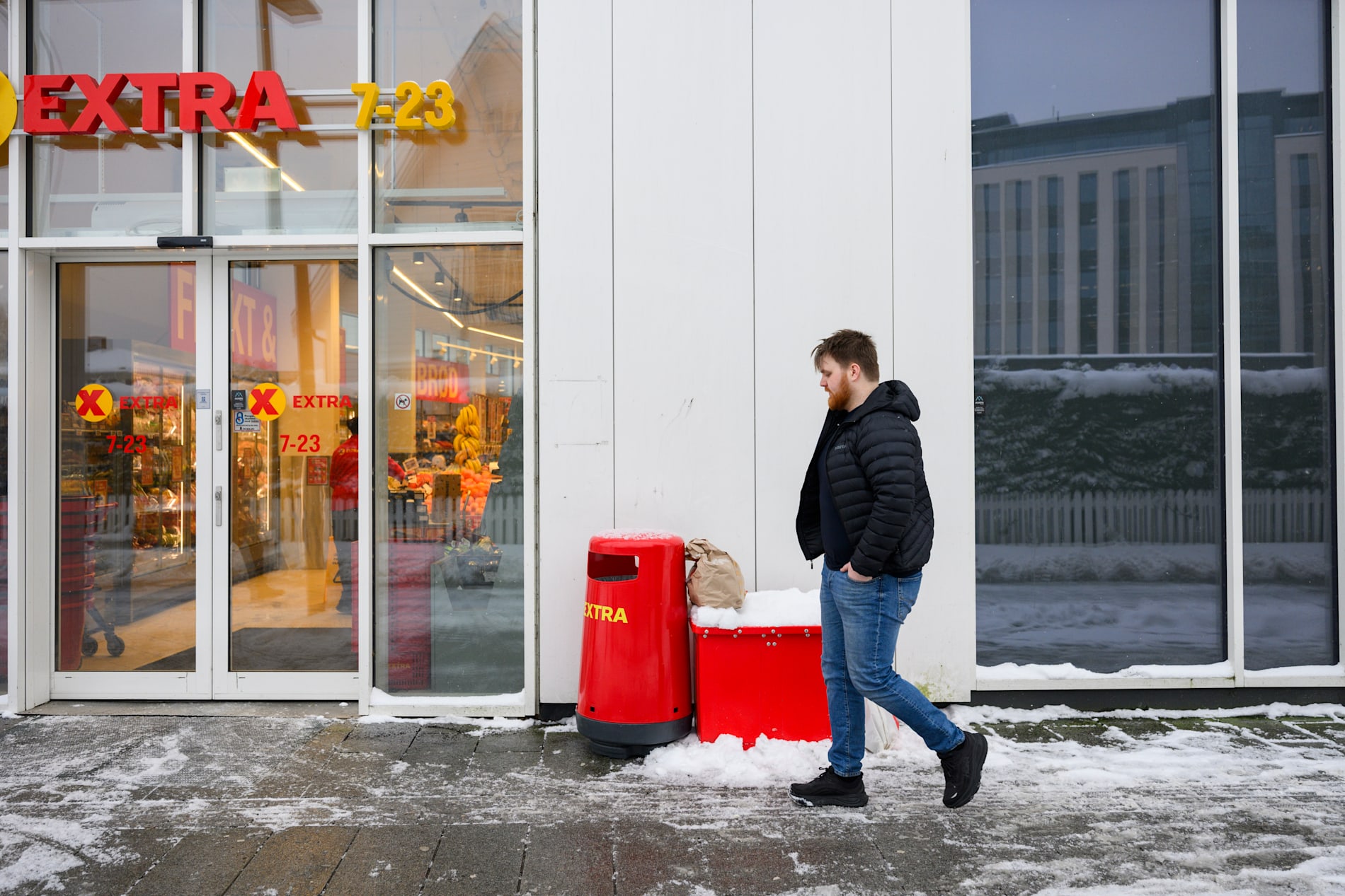 I første etasje ligger nærbutikken til Aurstad. 