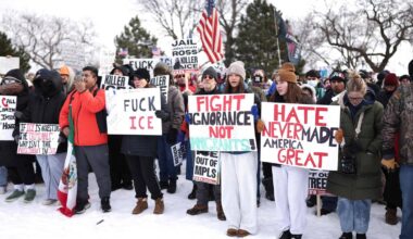 Demonstrerer mot ICE over hele USA – NRK Urix – Utenriksnyheter og -dokumentarer