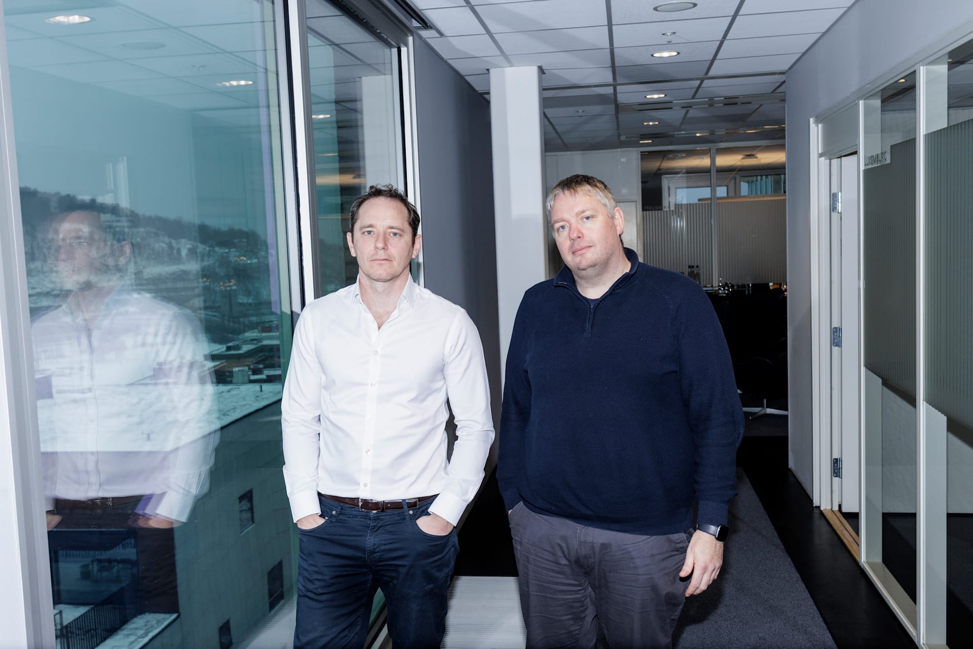 UROLIGE: Sebastian C. Takle, leder for bekjempelse av finansiell kriminalitet og sikkerhetsdirektør Anders Hardangen i DNB.