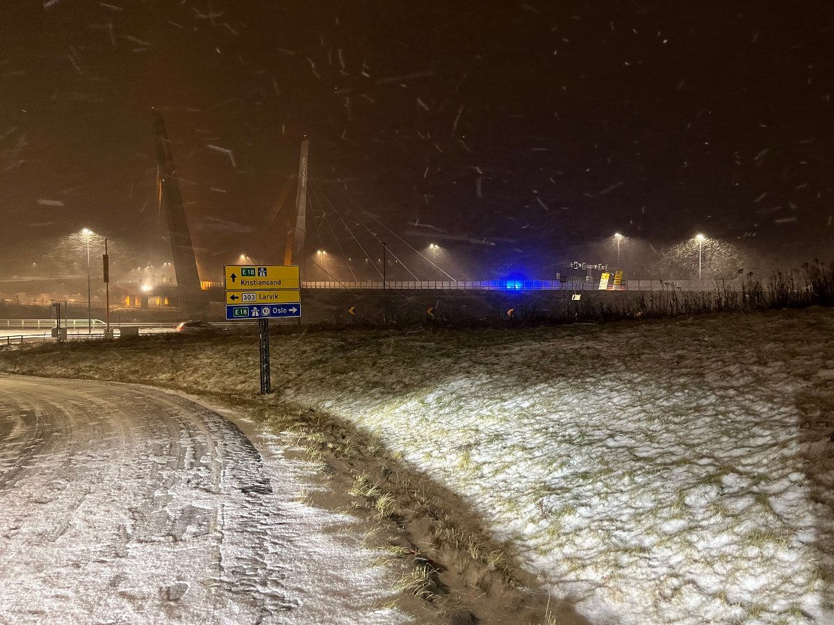 E18, Larvik | E18 var stengt etter ulykke – glatte veier