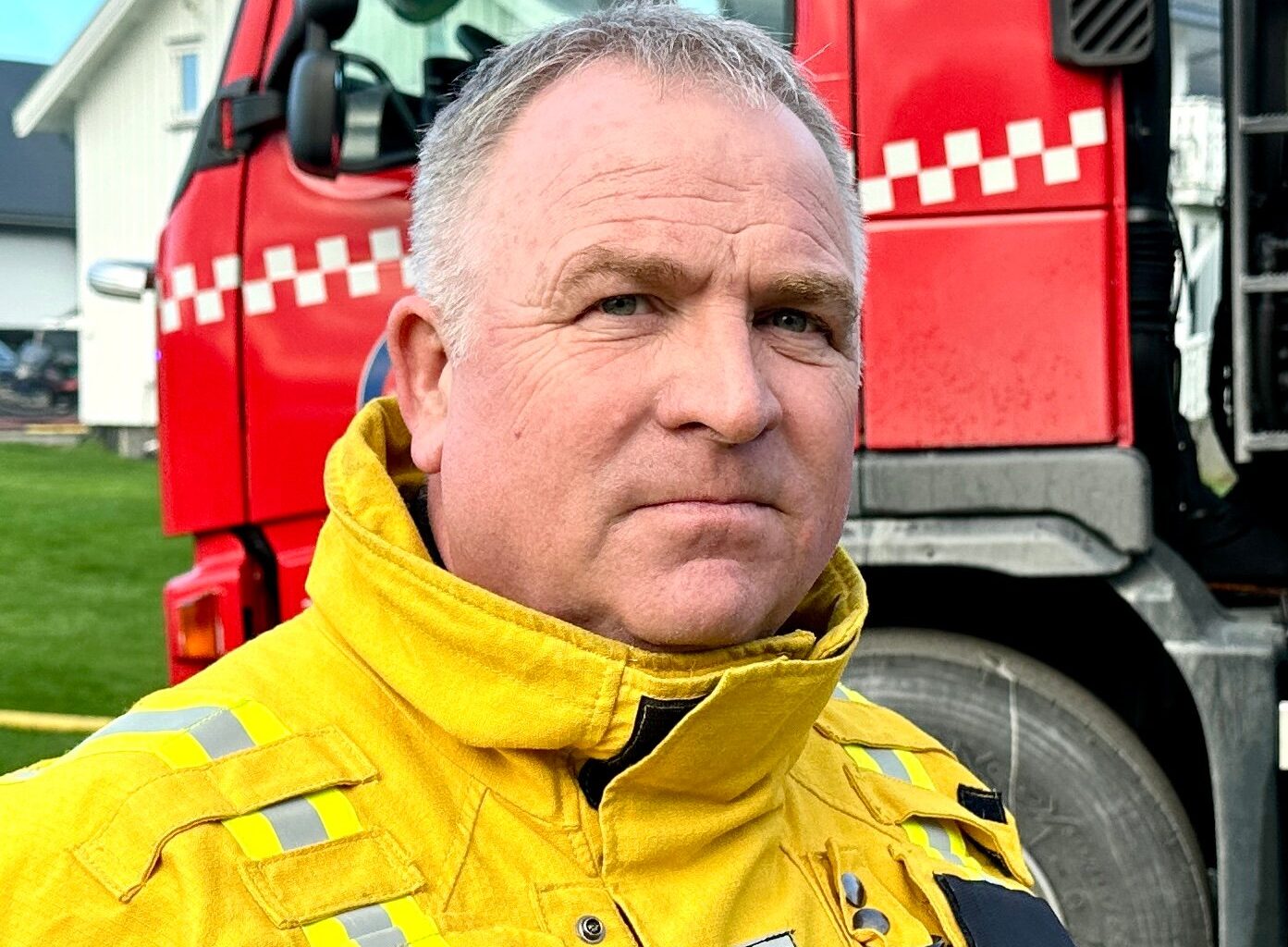 Brannvesenet etter boligbrannen: – Ekstra nøye med sikkerheten etter at to brannbetjenter omkom i Verdal - Smaalenenes Avis