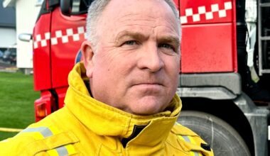 Brannvesenet etter boligbrannen: – Ekstra nøye med sikkerheten etter at to brannbetjenter omkom i Verdal - Smaalenenes Avis