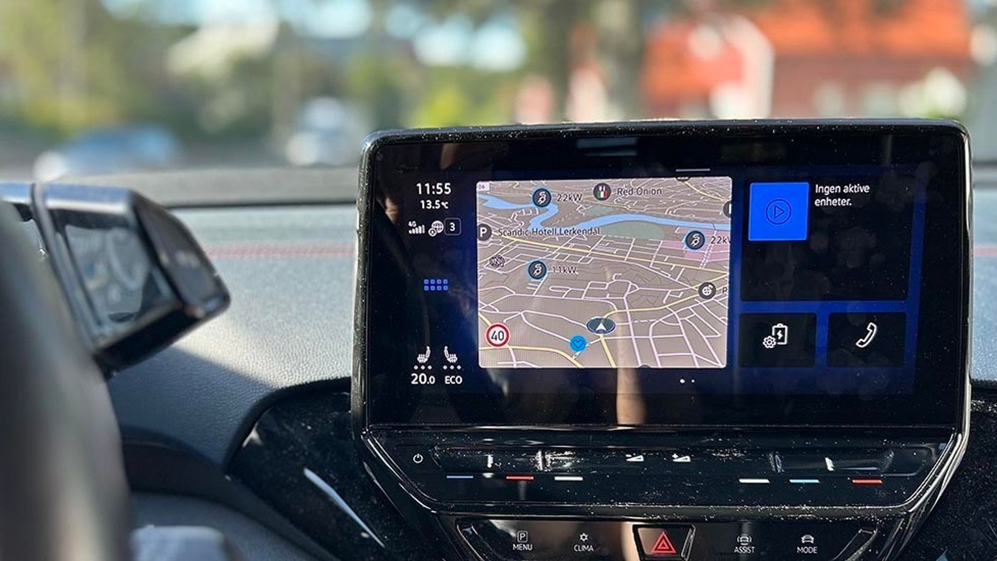 Det kreves gode GPS-signaler for å navigere etter elektroniske kart mens man kjører i by. For førerløse biler er det ekstra viktig. Nå har forskere funnet ut hvordan man kan få GPSen nøyaktig på desimeteren. 