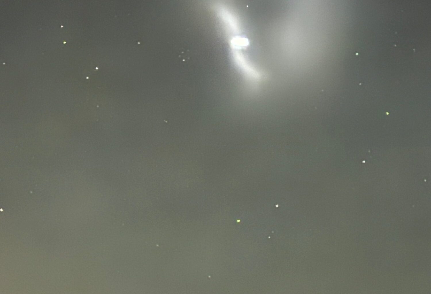 Troms, Lyngen | Lysobjekt over Troms: – I høy hastighet og uten lyd - Nordlys