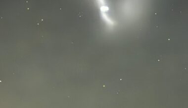 Troms, Lyngen | Lysobjekt over Troms: – I høy hastighet og uten lyd - Nordlys