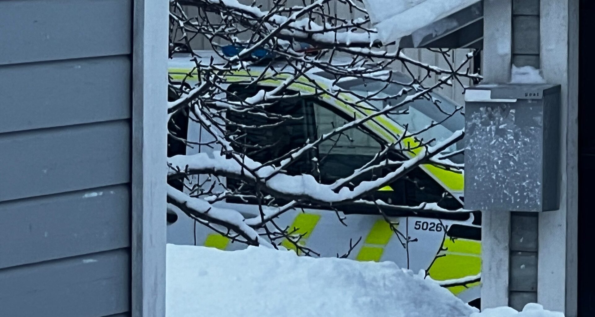 Våpen, Politiet | Stoppet tre personer ved avsperret hus - Oppland Arbeiderblad