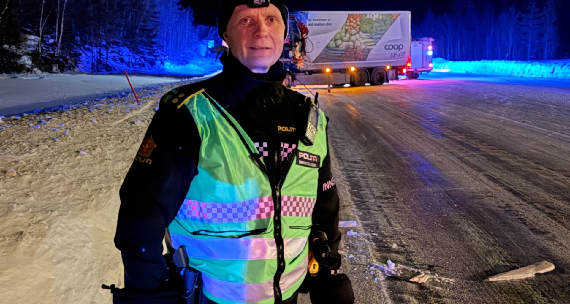 Grane, Trafikk | Førerhuset knust i sammenstøtet – sjåføren lettere skadet ifølge politiet